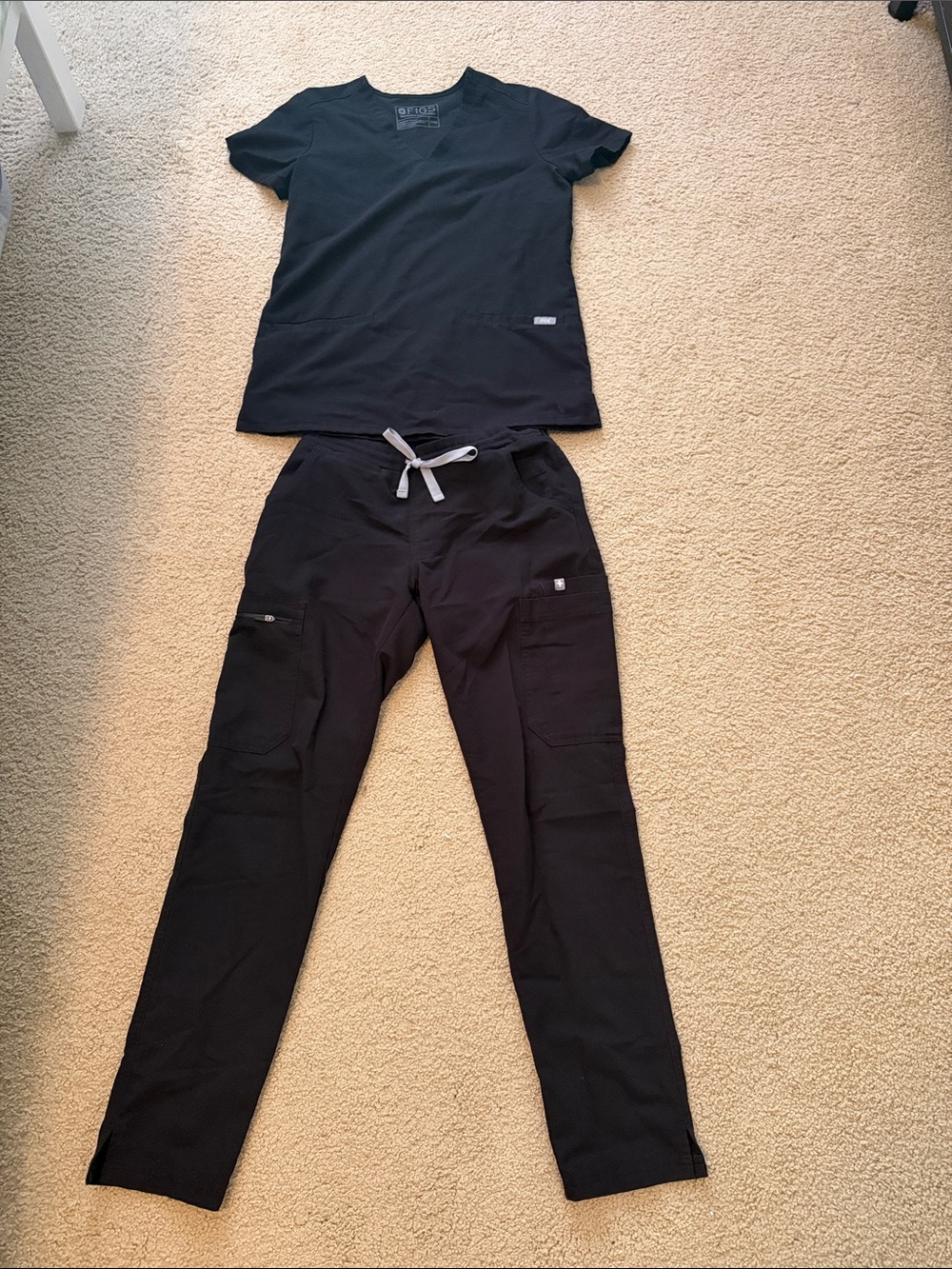 Figs Women’s Black Casm top XXS and Yola scrub pants XXS/P